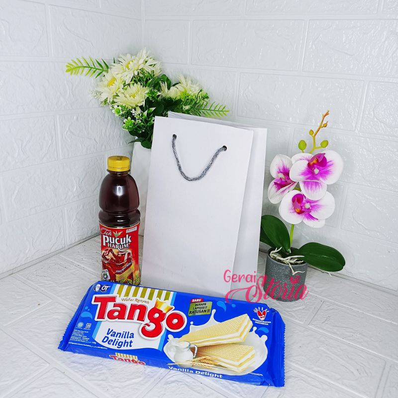 

PAPER BAG WAFER PUTIH UKURAN 15x8x25 / paperbag wafer polos / tas hajatan