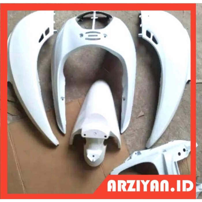 cover body motor scoopy karbu putih