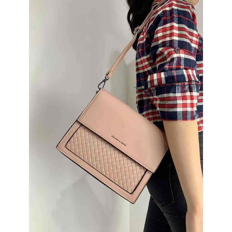 Tas Selempang Charles&Keith Rantai Hitam (NEW ARRIVAL)