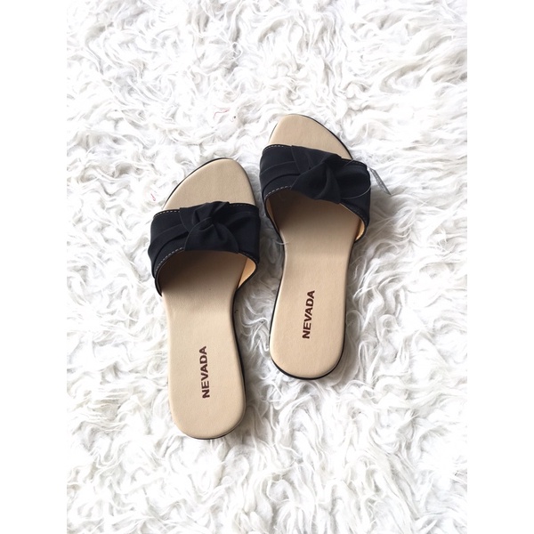 sandal wanita/sandal slop PB NVD/sandalcewek/sandalmurah/sandalsantai/sandalslop/sandalnevada-SLOP HITAM