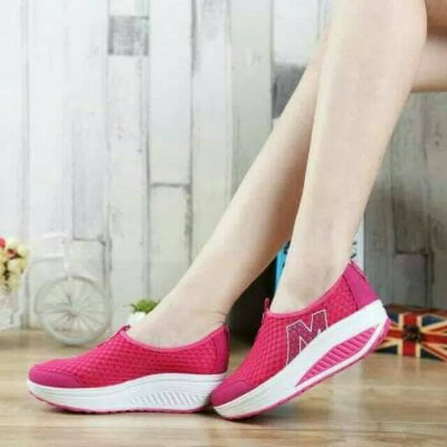 Sepatu Wanita Slip On M Jaring Pink Fanta