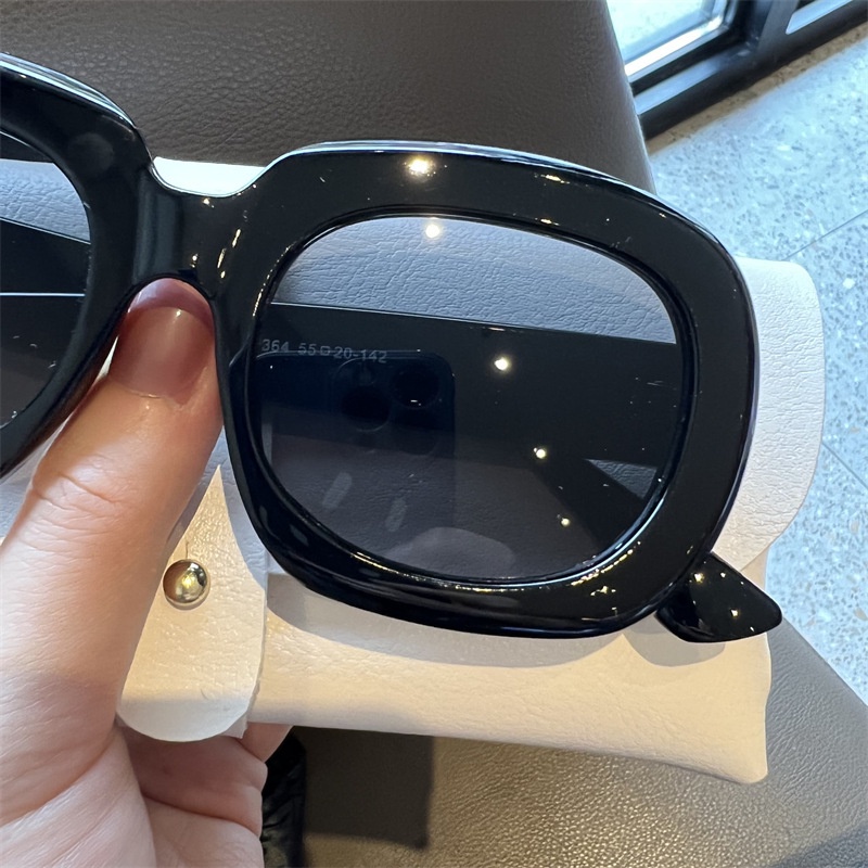Kacamata Bentuk Oval Gaya Retro Korea Untuk Wanita