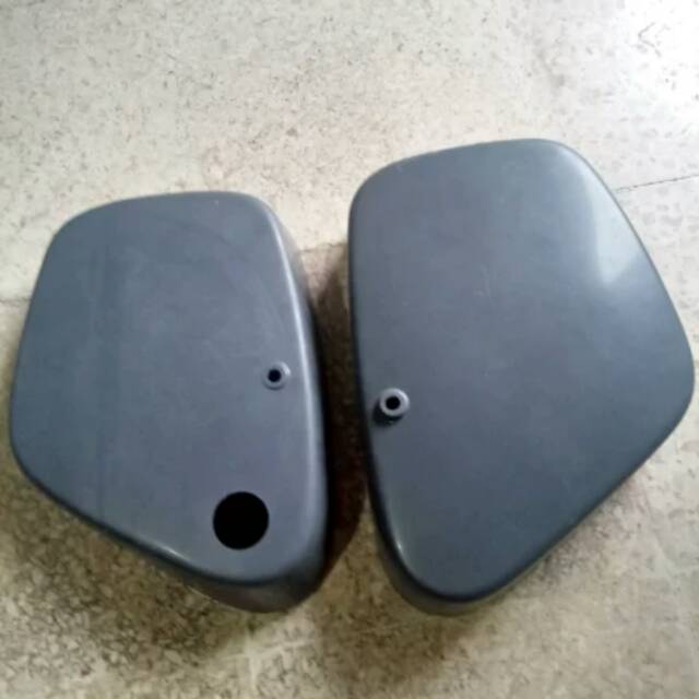 tutup aki atau side cover atau kempolan honda C 70 pispot