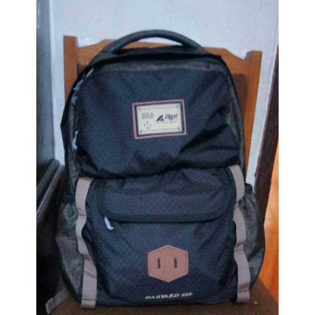 Tas ransel Rei bisa cewe bisa cowok,  warna netral kondisi masi mulus