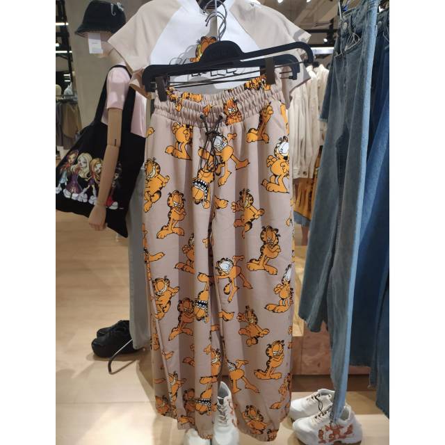 ( SALE ) Bershka celana panjang cewe Garfield