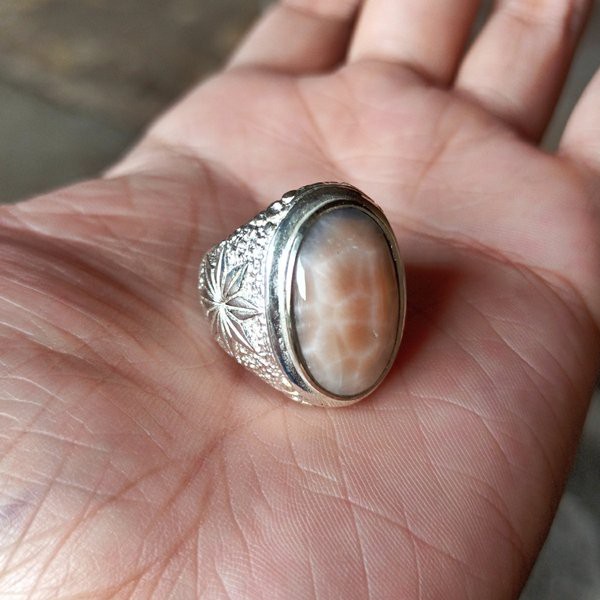 NATURAL CINCIN BATU AKIK BULU HANOMAN - BATU TUMPANG NUSAKAMBANGAN NATURAL THOMSONITE