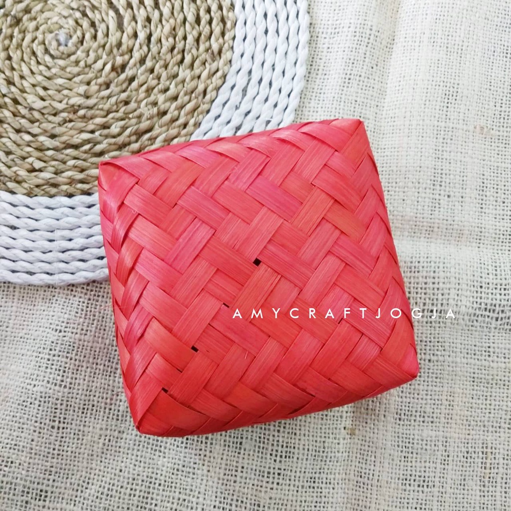 Sepasang Besek Warna 12 x 12 x 8 cm/ Besek Anyaman Bambu/ Besek Keranjang Bambu/ Pipithi /Besek Mini
