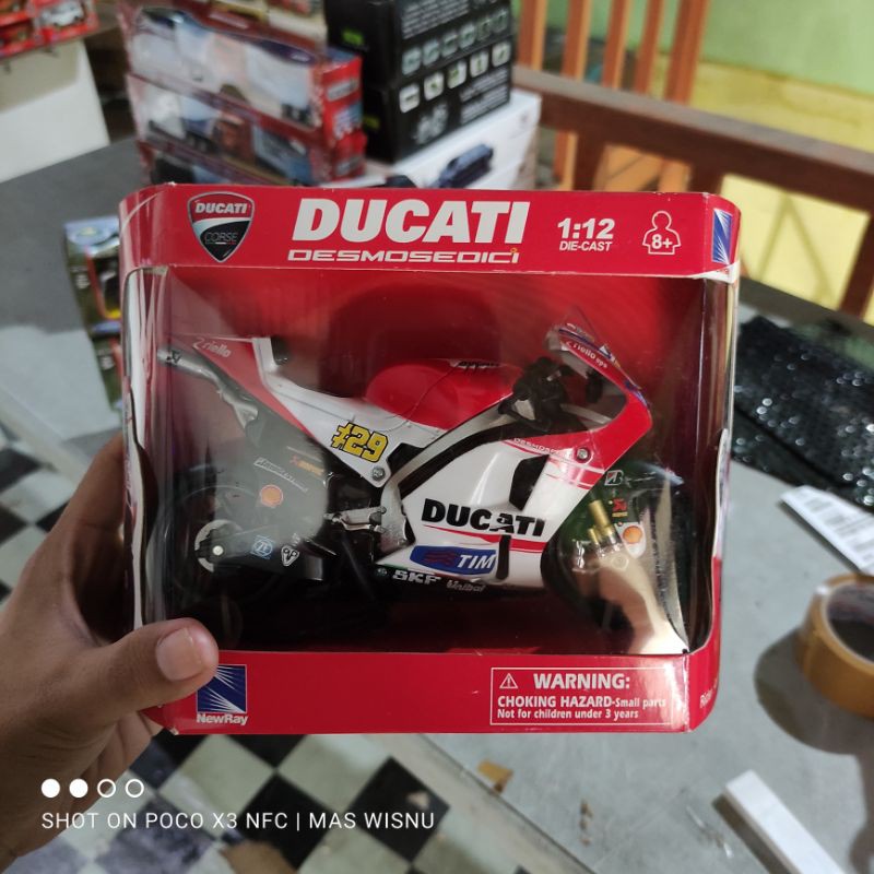Diecast Miniatur Motogp Ducati Desmosedici 29 Andrea Lanonne 1:12 Diecast motogp ducati Desmosedici