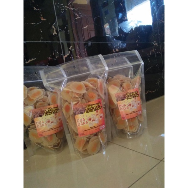 

krupuk telur asin