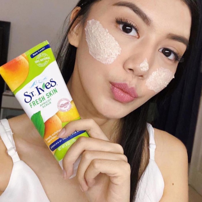 St.Ives Fresh Skin Apricot Scrub 170 gr
