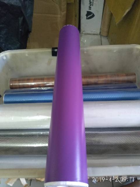 Stiket skotlet warna UNGU ( violet) DOFF,,,,,lebar atau tinggi Stiker nya 45cm