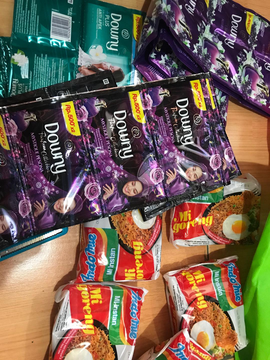 Downy Mystique Renceng @500 Sachet (1 Renceng Isi 24 Pcs)