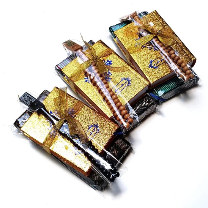 

Hampers Sajadah Quran Tasbih Gift Set Souvenir Parcel Tahlilan Sajah Turkey Al Quran Saku Tasbih Kayu