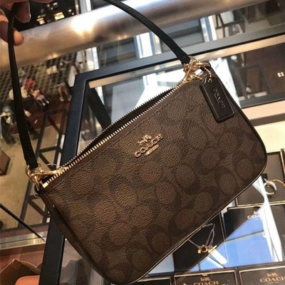 Coach Top Handle Pouch in Signature Mahogany Black/Tas Wanita /Tas Bahu/ tas selempang/Shoulder bag