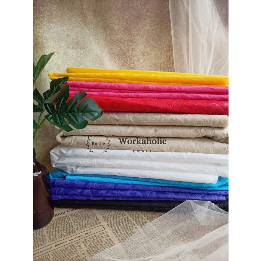 

Kain Background Mahar Sponbound Wrapping Paper Buket