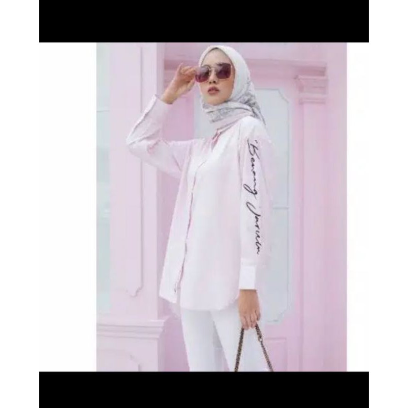 New Benang jarum logo printed shirt ukuran S