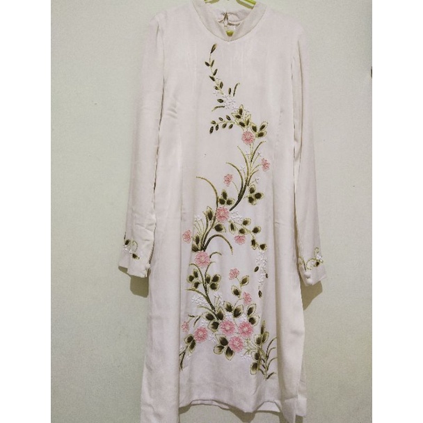 Tunik putih tulang payet