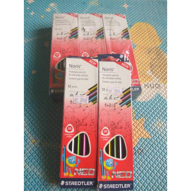

Pensil 2B staedtler triangular shape per lusin