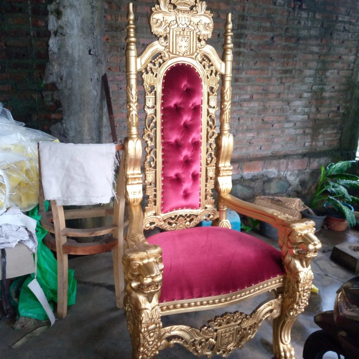 kursi raja ukiran singa