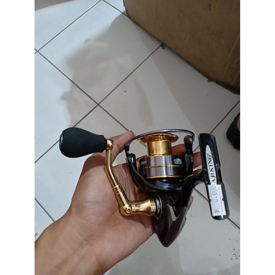Reel Spinning Ajiking Black Bull 2000 Power Handle