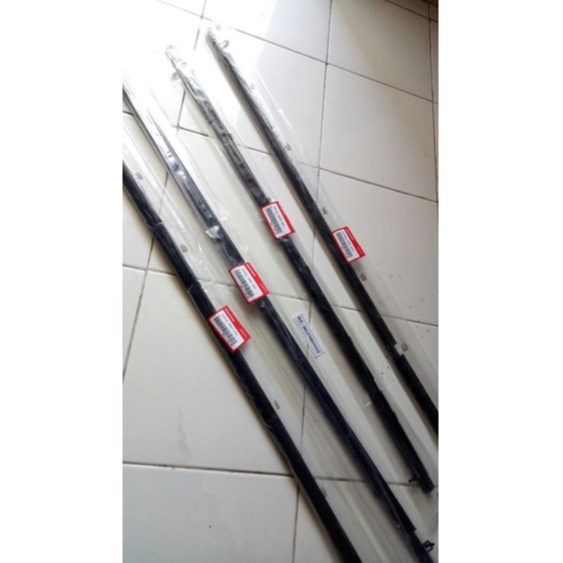 PELIPIT KARET KACA LUAR HONDA CIVIC 06-11 DEPAN BELAKANG KIRI KANAN