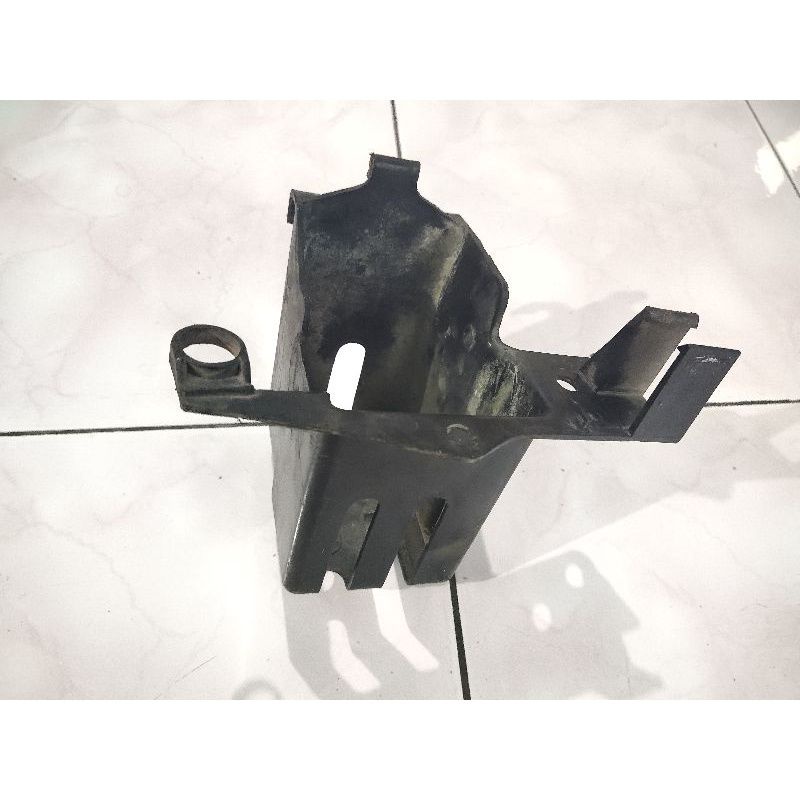 WADAH AKI TEMPAT AKI DUDUKAN AKI HONDA C700 C800 ORIGINAL