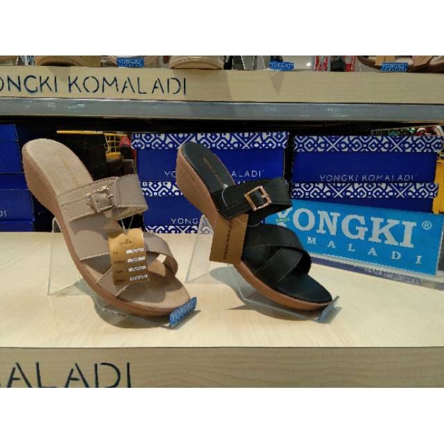 SANDAL TALI WANITA ( YONGKI KOMALADI )