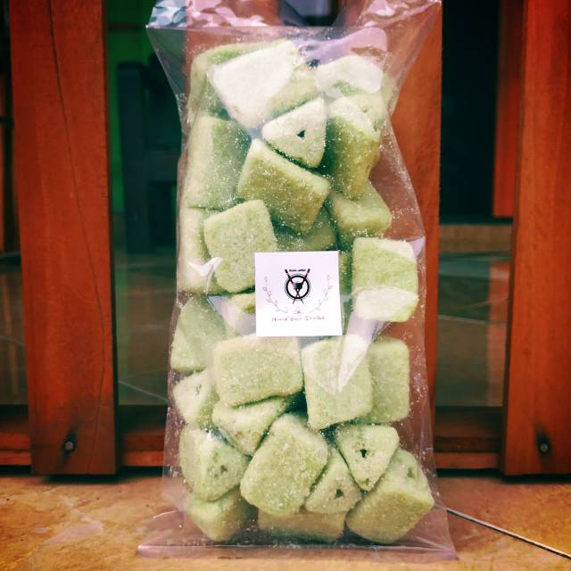 

Momogi Yola pandan