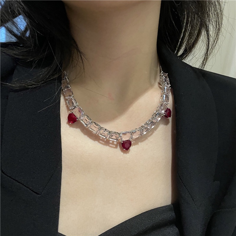 Kalung Choker Desain Tiga Hati Warna Pink Gaya Harajuku Vintage 2000s Untuk Wanita