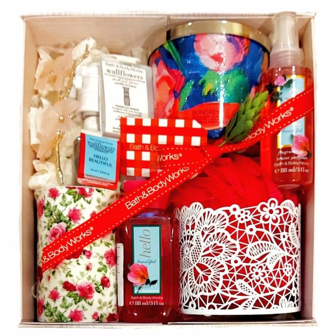 

CHRISTMAS NEW YEAR BBW GIFT SET HAMPERS PAKET NATAL TAHUN BARU 11/50 BN51FV6C