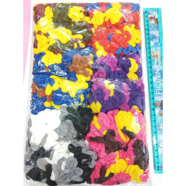 

Kuncir bludru ubur" warna warni. Isi 12pc