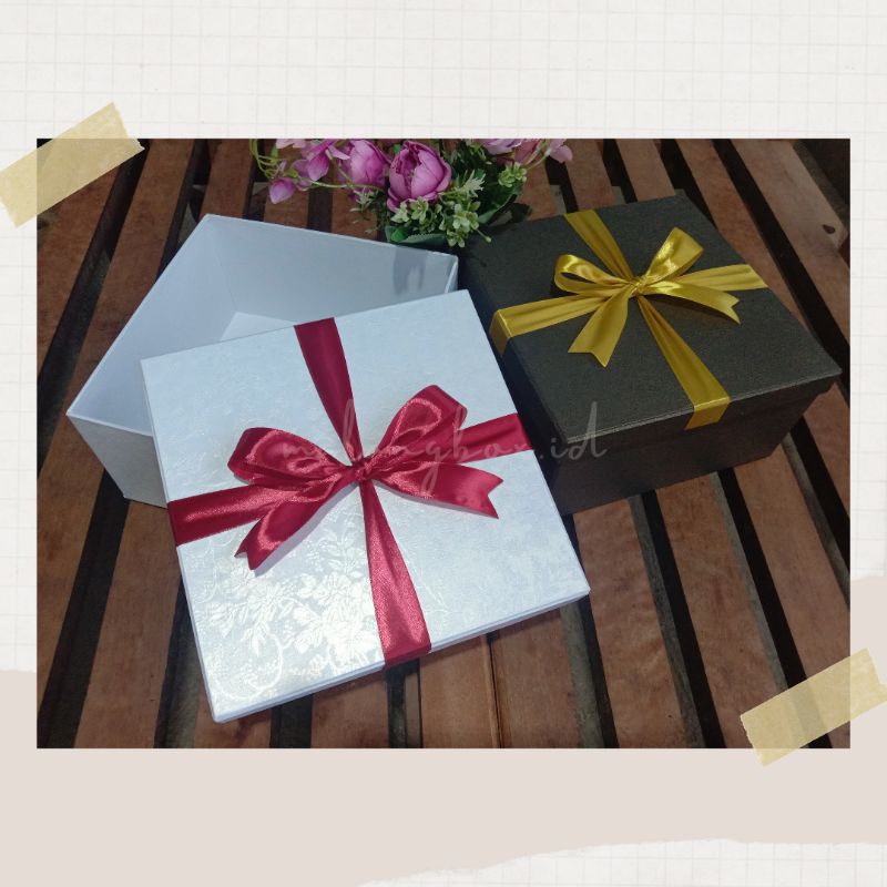 

KOTAK KADO/GIFT BOX MURAH UK. 20cm × 20cm × 10cm