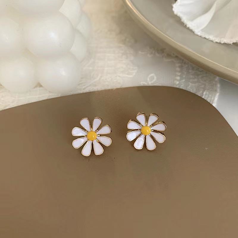 2021 baru trendi sedikit Daisy stud anting-anting Korea anggun online influencer bunga anting-anting