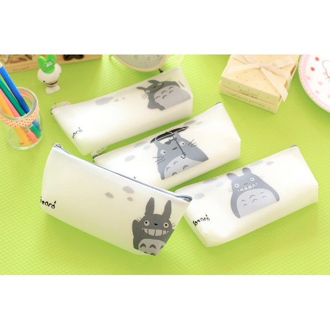 

TERLARIS!!! Tempat Pensil Totoro Putih KARET UNIK