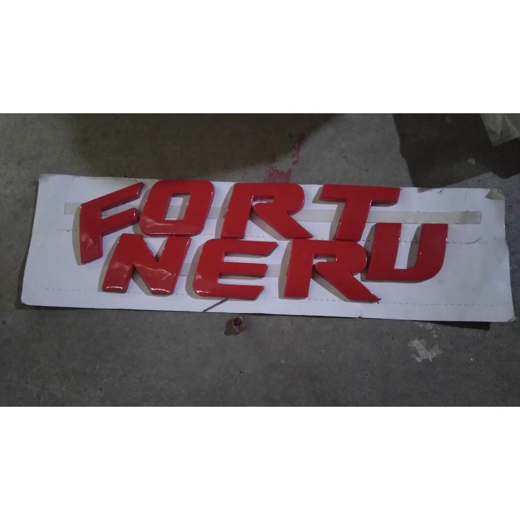 STIKER DEFLEKTA KAP MESIN (FORTUNER) MERAH TOYOTA FORTUNER