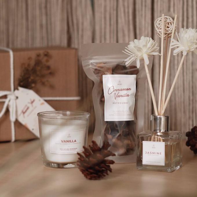 

Vanilla Pamper Box - Scented Candle Hampers - Parcel Hadiah - Gift Box - Vanilla Rose Terlaris