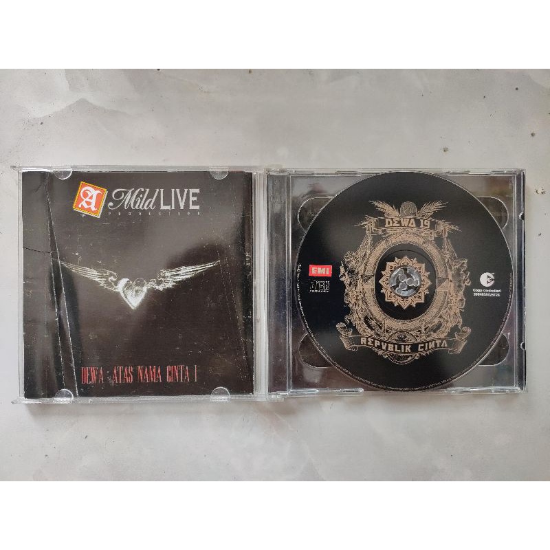 CD DEWA ATAS NAMA CINTA 1 (HANYA COVER) ISI ALBUM KERAJAAN CINTA