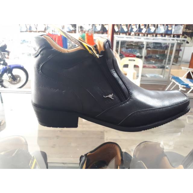 Sepatu Pria Kangaroo