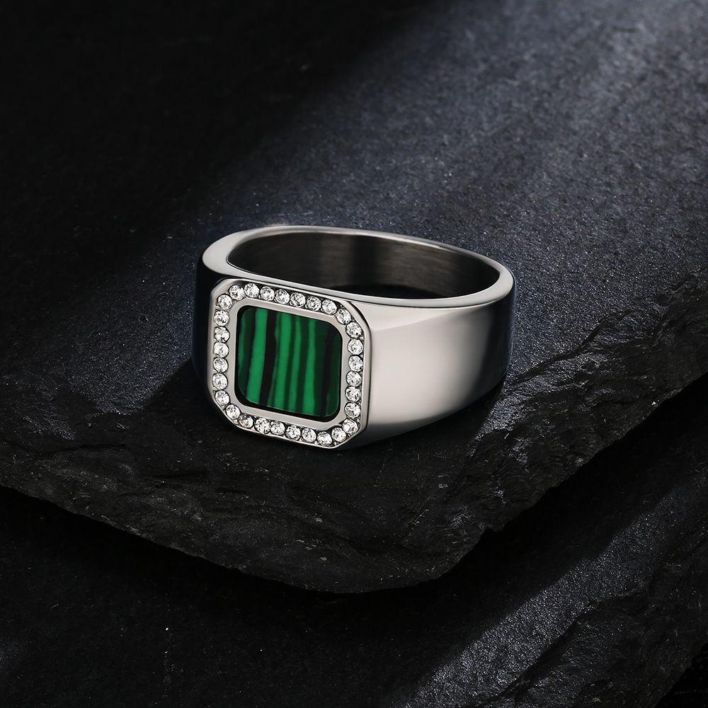 Cincin Pria Bahan Titanium Steel Hias Kristal Zamrud Persegi Warna Silver / Gold Gaya Punk Untuk Pernikahan