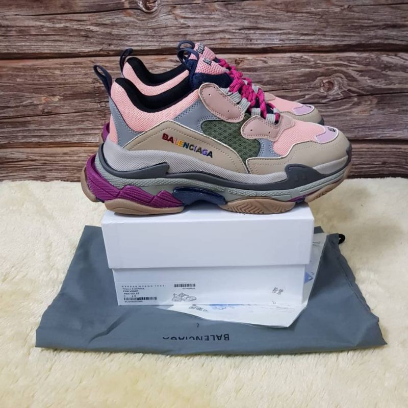 Sepatu Sneakers Wanita Balenciaga Triple S " Grey Pink "