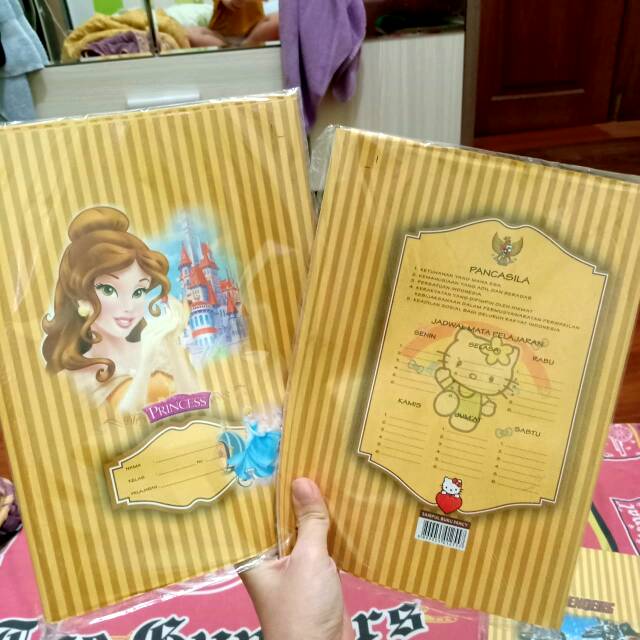 

Sampul Buku Quarto Salur Karakter isi 20 lembar
