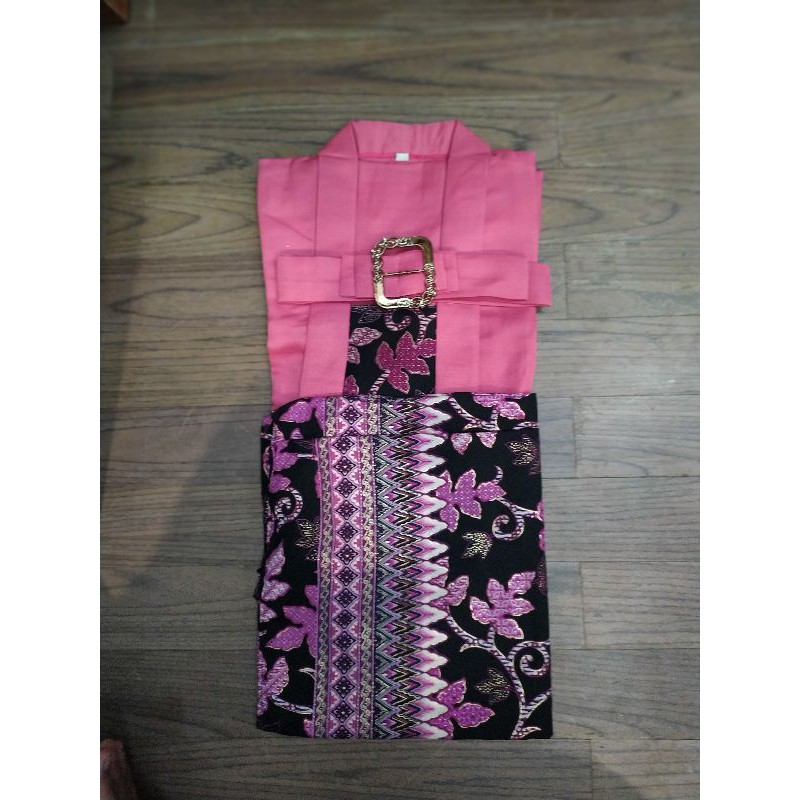 Kebaya wanita Putu baru Dengan Rok Lilit