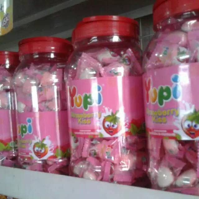 

Yupi strawberry kiss toples