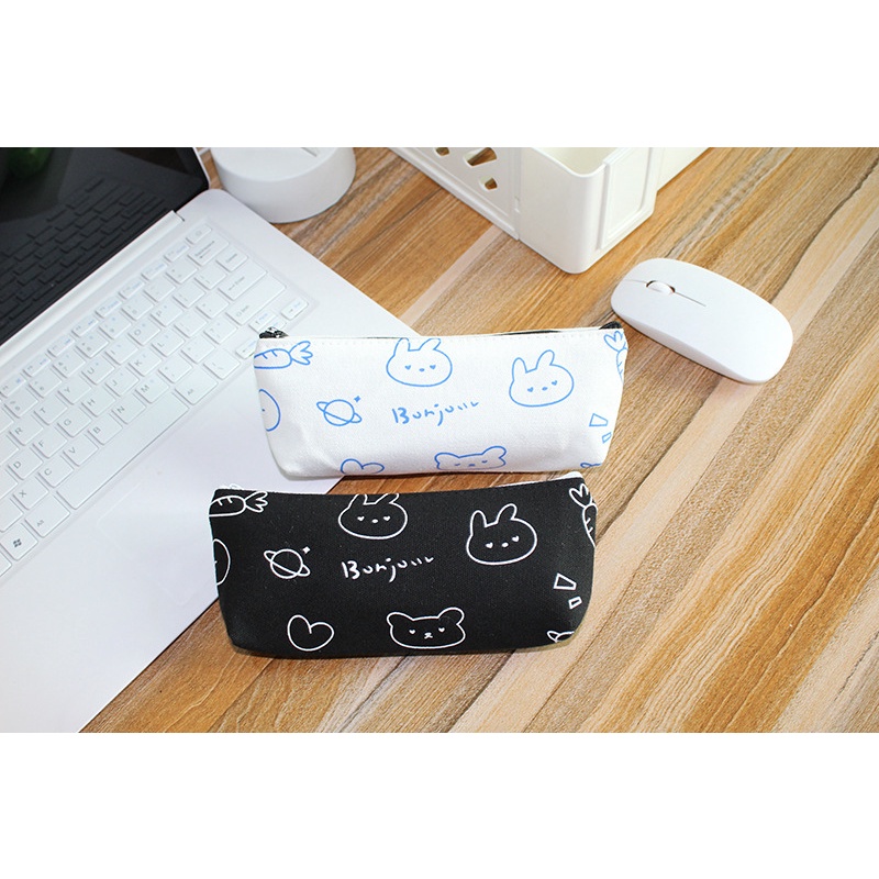 

Tepak / Pencil Case Sleting Happy Rabbit - 20 x 8 cm ( Black & White )