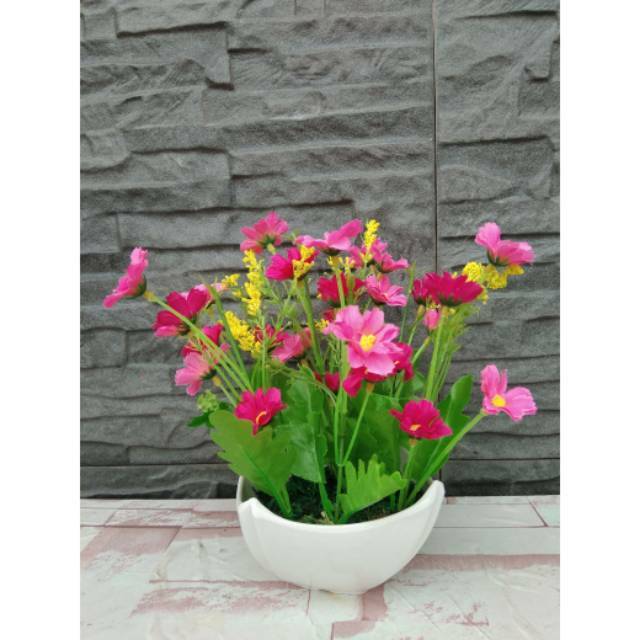Set bunga plastik aster pink dengan vas melamin cekung Set bunga plastik aster pink dengan vas melamin cekung