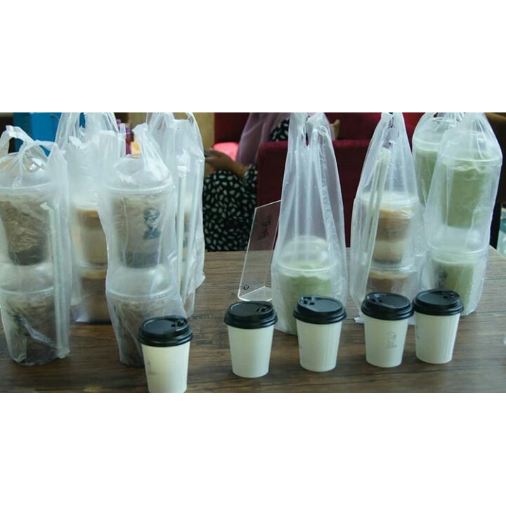 

Non Coffee Cold 16 Oz 450 ml (Greentea smoothie, Red Velvet, Strawberry Cake Butter dll)