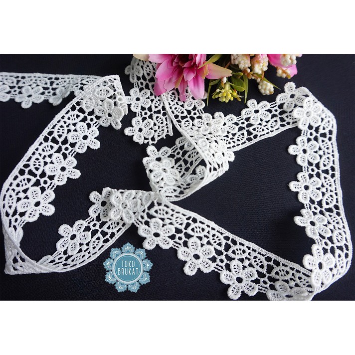 Kain Renda Bordir Giper - Bunga Kecil - 10569 (L :-/+ 3 cm)