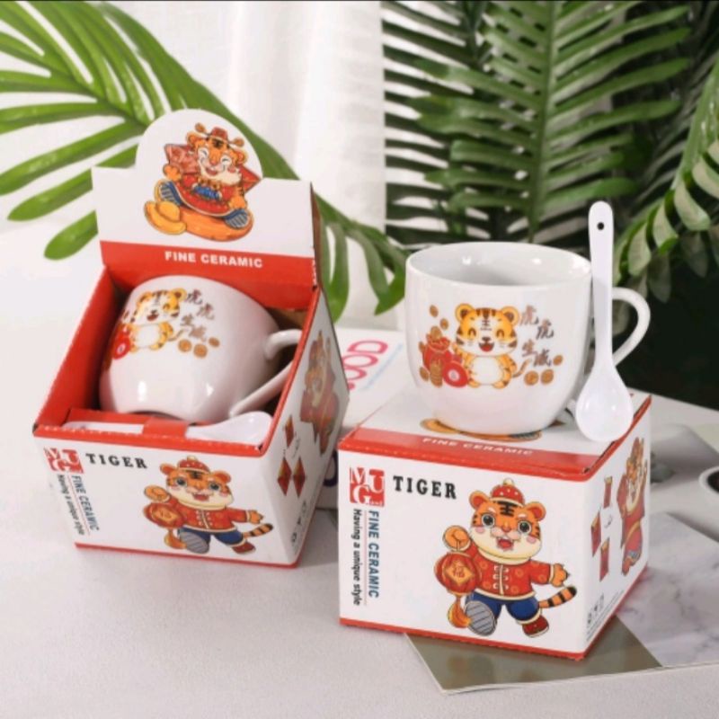 Souvenir Imlek 1 set mug keramik dan  sendok tiger macan