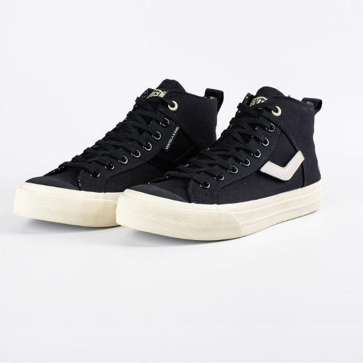 LCA.01Jn22м– Ventela Evil X Papa Gading - All Is Well Low Original Sepatu Pria  Sneakers Casual Vant