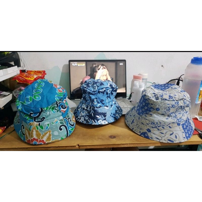 topi batik bolak balik kekinian / topi korea / topi anak muda / bucket batik asli jogja / topi bucke